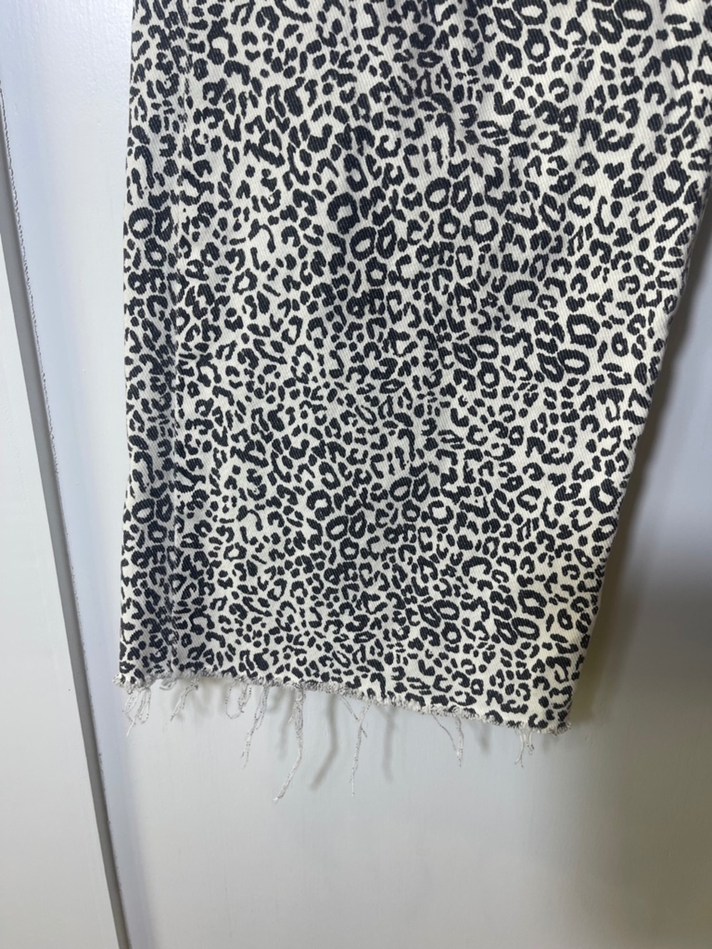 Women's POL Cropped Distressed Leopard Print Wide Leg Cotton Jeans Size Small - Picture 3 of 10